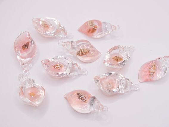 Смоляний кулон Ракушка прозора Світло-Рожева із натуральною мушлею у середині, розмір 39 мм