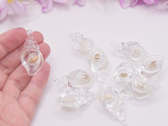 Смоляний кулон Ракушка прозора Біла із натуральною мушлею у середині, розмір 39 мм