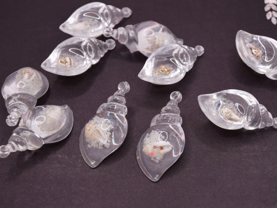 Підвіска - кулон Ракушка прозора Біла із натуральною мушлею у середині Підвіска - кулон Ракушка прозора Біла із натуральною мушлею у середині