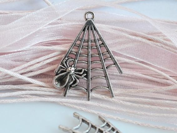 Подвеска Паук на паутине, 31х23 мм, античное серебро, 25 шт Подвеска Паук на паутине, 31х23 мм, античное серебро, 25 шт