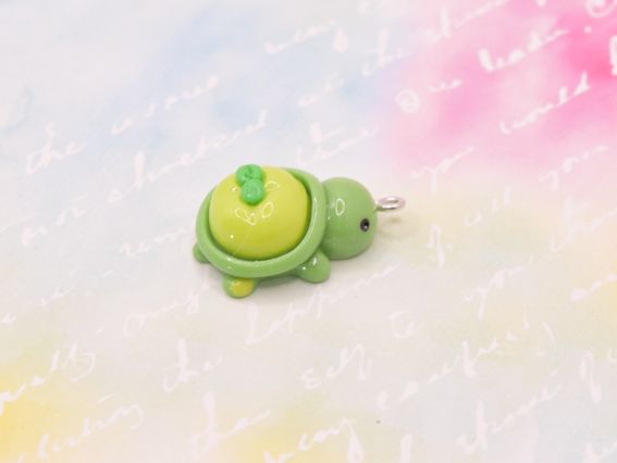 Підвіска , кулон Черепашка Зелена з яблучком 28мм, для обвісів у стилі Kidcore та Y2K, полімерна смола 