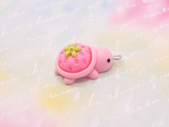 Підвіска , кулон Черепашка Рожева полуниця 28мм, для обвісів у стилі Kidcore та Y2K, полімерна смола 