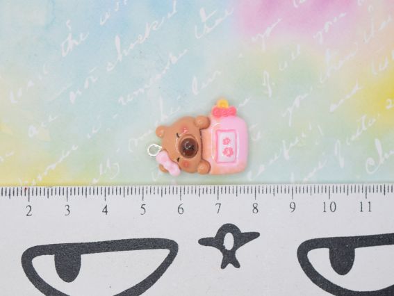 Кулон-подвеска Капибара с розовой бутылочкой, 24 мм, розовый. Аксессуар для бижутерии и украшений в стиле 2000-х (Y2K), Kidcore. Брелок-фигурка из полимерной смолы для девочек.