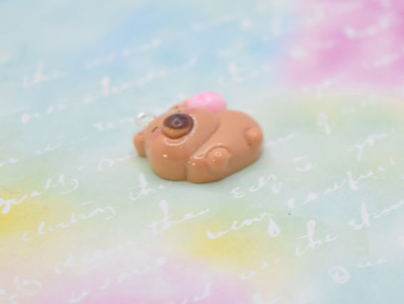 Кулон-подвеска Капибара с розовым зайчиком, 20 мм. Аксессуар для бижутерии и украшений в стиле 2000-х (Y2K), Kidcore. Брелок-фигурка из полимерной смолы для девочек.