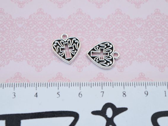 Підвіска, шарм, металева Серце з хрестом, колір античне срібло, 1 шт