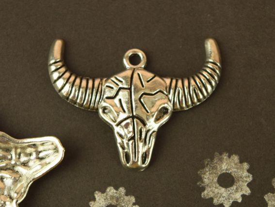 Подвеска Череп буйвола, 35,5х27мм античное серебро, 1 шт