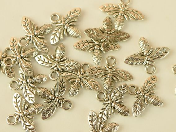 Подвеска Пчела 16х13 мм, античное серебро, 50 шт Подвеска Пчела 16х13 мм, античное серебро, 50 шт