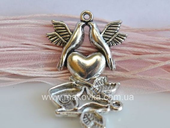 Подвеска Сердце с голубями 29х32 мм, античное серебро, 1 шт Подвеска Сердце с голубями 29х32 мм, античное серебро, 1 шт