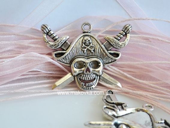 Подвеска Череп Пирата (Веселый Роджер) 45х33 мм античное серебро, 1 шт Подвеска Череп Пирата (Веселый Роджер) 45х33 мм античное серебро, 1 шт