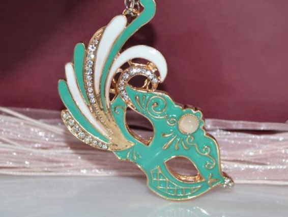 Кулон Маска, с камнем кошачий глаз, зеленый Кулон Маска, с камнем кошачий глаз, зеленый