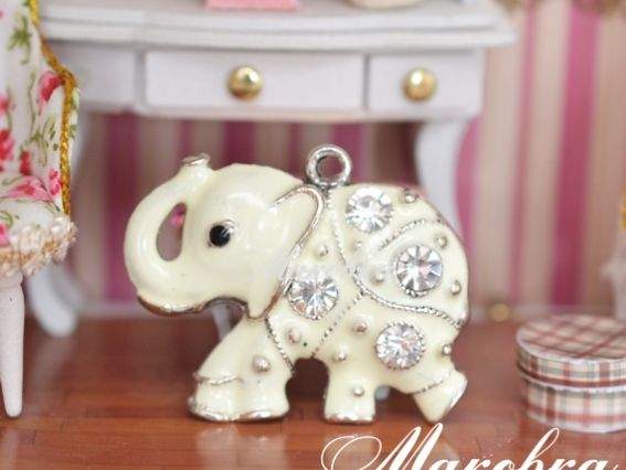 Кулон со стразами Слон 47х39, кремовый Кулон со стразами Слон 47х39, кремовый