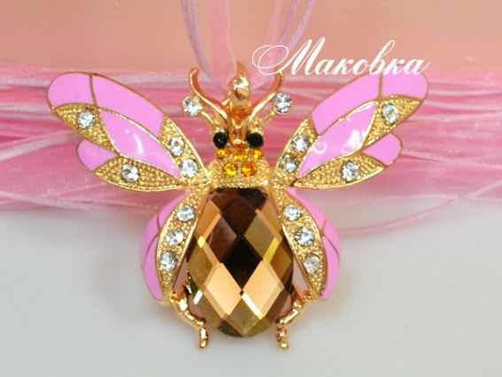 Кулон с хрустальным кабошоном Розовый Жук Кулон с хрустальным кабошоном Розовый Жук