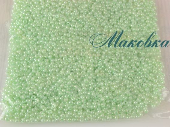 Чешский бисер Preciosa №10/0, круглый, цвет 37152 салатовый