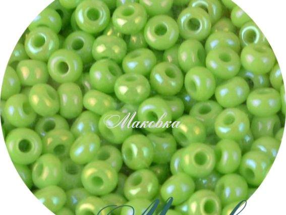 Чешский бісер Preciosa №10/0, круглый, цвет 54410 салатовый Чешский бісер Preciosa №10/0, круглый, цвет 54410 салатовый