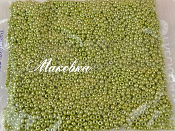Preciosa  Чешский бисер №10/0, круглый, цвет 58430 зеленый