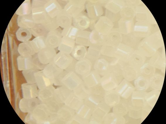 Бісер Preciosa РУБЧИК 57205 №10, 351-31001 полупрозрачный белый с перламутром 50 г Бісер Preciosa РУБЧИК 57205 №10, 351-31001 полупрозрачный белый с перламутром 50 г