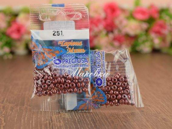 Бисер 5 гр Preciosa 251 разм. 6/0 непрозрачный блестящий коричневый Бисер 5 гр Preciosa 251 разм. 6/0 непрозрачный блестящий коричневый