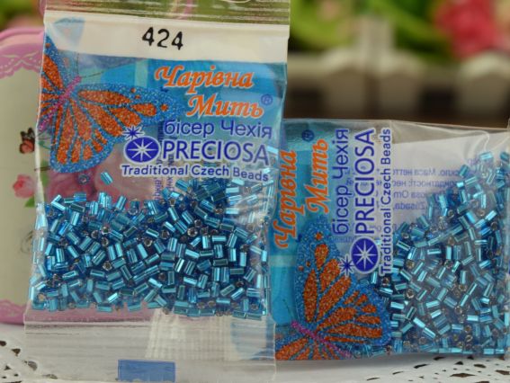 Бисер 5 гр Preciosa 424, Стеклярус-1 прозрачный с серебряной серединкой голубой