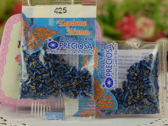 Бисер 5 гр Preciosa 425, Стеклярус-1 прозрачный с серебряной серединкой синий