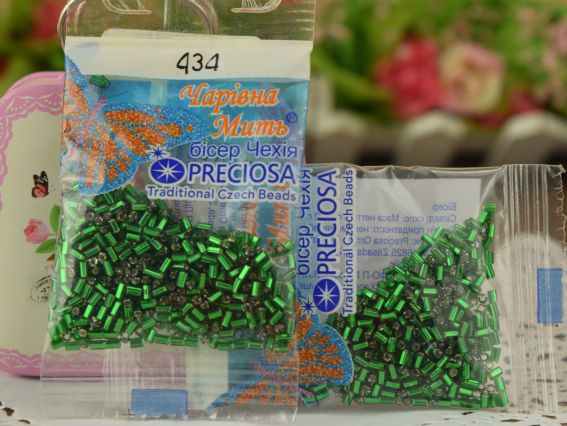 Бисер 5 гр Preciosa 434, Стеклярус-1 прозрачный с серебряной серединкой св.зеленый