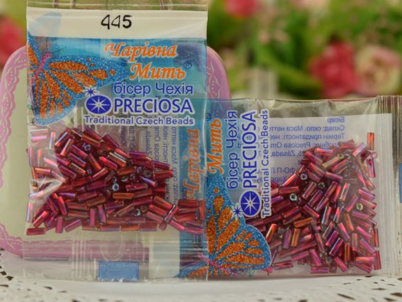 Бисер 5 гр Preciosa 445, Стеклярус-2 с серебряной серединкой, розово-красный