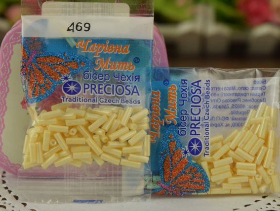 Бисер 5 гр Preciosa 469, Стеклярус-3 непрозачный светло-желтый