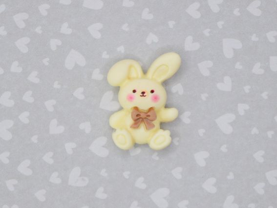 Кабошон Зайчик Кремовий з бантиком, 27мм