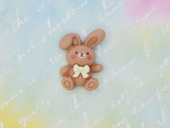 Кабошон Зайчик Кавовий з бантиком, 27мм