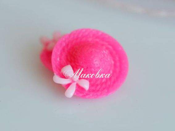 Кабошон из смолы Шляпка с бантиком, темно-розовая Кабошон из смолы Шляпка с бантиком, темно-розовая