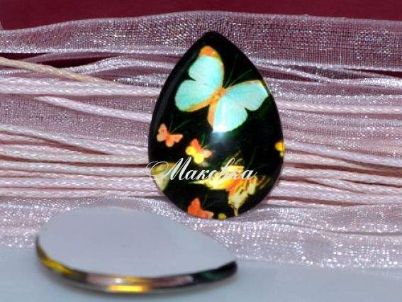 Стеклянный кабошон с принтом Капля 18х25 мм, черный с бабочками, 1 шт