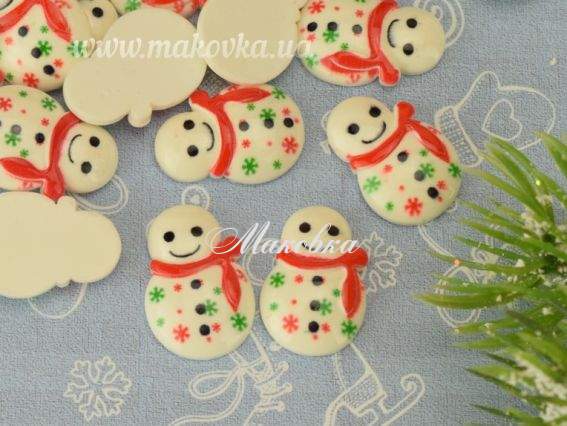 Кабошон Снеговик в снежинках - 1, размер 23х20 мм, 1 шт Кабошон Снеговик в снежинках - 1, размер 23х20 мм, 1 шт