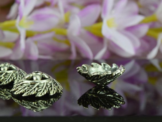 Бижутерный колпачок (шапочка) №58 Большой С ЛИСТЬЯМИ 20х7 мм, античное серебро, 1 шт