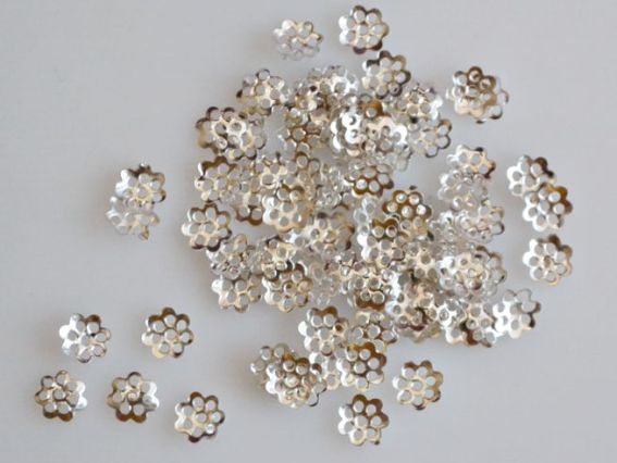 Розетка для намистин №16 Маленька квітка 6 мм, 2 гр, під срібло