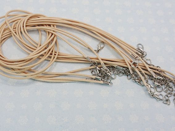 Кофейная тонкая основа на шею 1,5 мм , с платиновым карабином и цепочкой-удлинителем