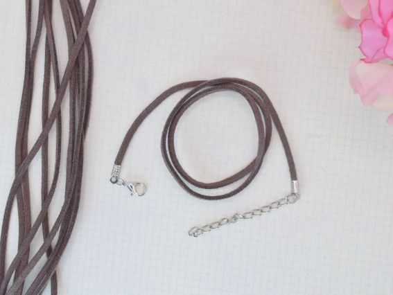 Основа на шию замшева 3 мм, Сіро-коричнева, 44см + ланцюжок Основа на шию замшева 3 мм, Сіро-коричнева, 44см + ланцюжок