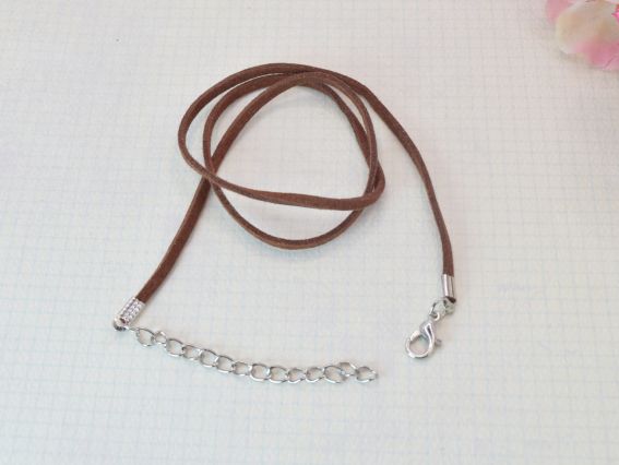 Основа під кулон замшева 3 мм, коричнево-каштанова, 44 см + ланцюжок, із замочком карабіном
