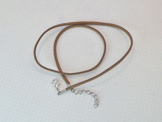 Основа під кулон замшева 3 мм, колір молочний шоколад, 44 см + ланцюжок, із замочком карабіном