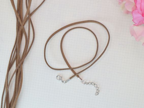 Основа на шию замшева 3 мм, молочно-шоколадна, 44см + ланцюжок Основа на шию замшева 3 мм, молочно-шоколадна, 44см + ланцюжок