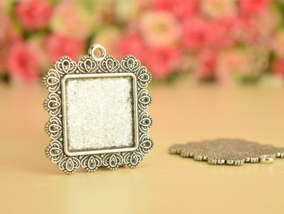 Основа под кабошон №32 КВАДРАТная,Лотос , античное серебро 40x44мм (24х24мм) , 1 шт Основа под кабошон №32 КВАДРАТная,Лотос , античное серебро 40x44мм (24х24мм) , 1 шт