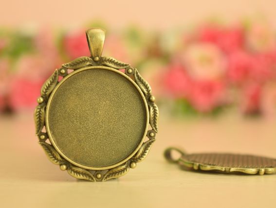 Основа под камею №33 Круглая 38х47 мм , античная бронза, 1 шт Основа под камею №33 Круглая 38х47 мм , античная бронза, 1 шт