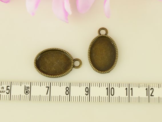 Металева онова під камею №18, антична бронза 24,3х15,4 (13х18) мм