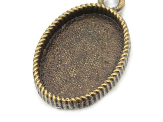 Металева онова під камею №18, антична бронза 24,3х15,4 (13х18) мм