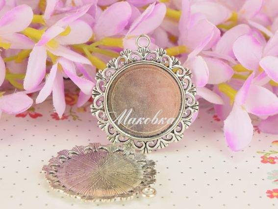 Основа под кабошон №46 круглая Лилии 44 * 49 мм , античное серебро  Основа под кабошон №46 круглая Лилии 44 * 49 мм , античное серебро 