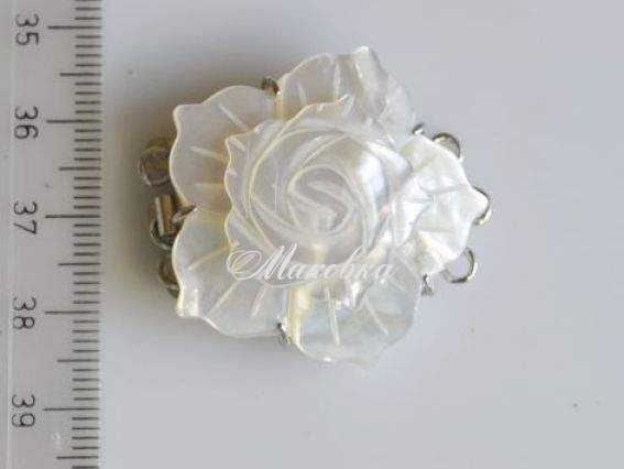 Замок с белой розой (ракушка) 33 мм, на 3 низки, 1 шт Замок с белой розой (ракушка) 33 мм, на 3 низки, 1 шт