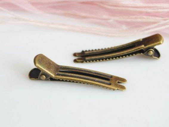 Заколка-зажим (Крокодильчик) 47х10 мм, античная бронза, 1 шт (две полосы) Заколка-зажим (Крокодильчик) 47х10 мм, античная бронза, 1 шт (две полосы)