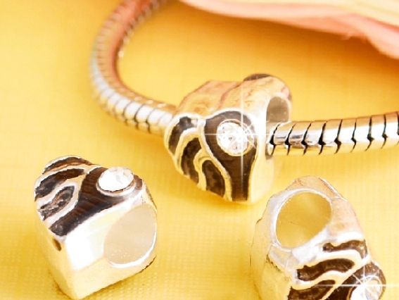 Бусина метал. цветная со стразой 09 Листик черная Бусина метал. цветная со стразой 09 Листик черная