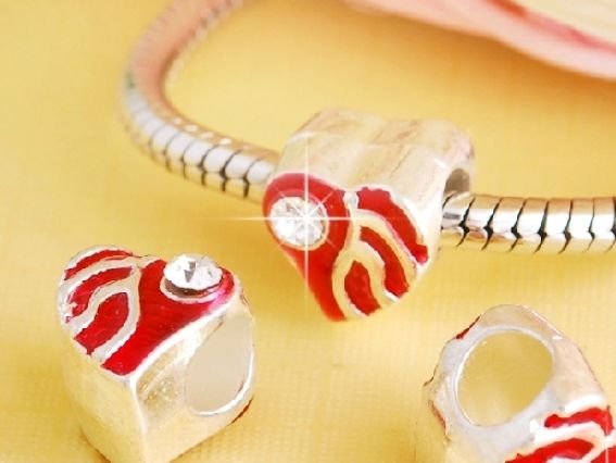 Бусина метал. цветная со стразой 10 Листик красная Бусина метал. цветная со стразой 10 Листик красная