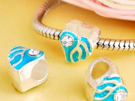 Бусина метал. цветная со стразой 12 Листик голубая Бусина метал. цветная со стразой 12 Листик голубая