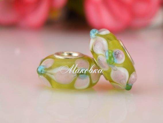Бусина Евро Lampwork №116 салетовая с розово-белыми цветами