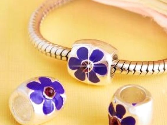 Бусина метал. цветная со стразами 07 Ромашка сине-сиреневая Бусина метал. цветная со стразами 07 Ромашка сине-сиреневая